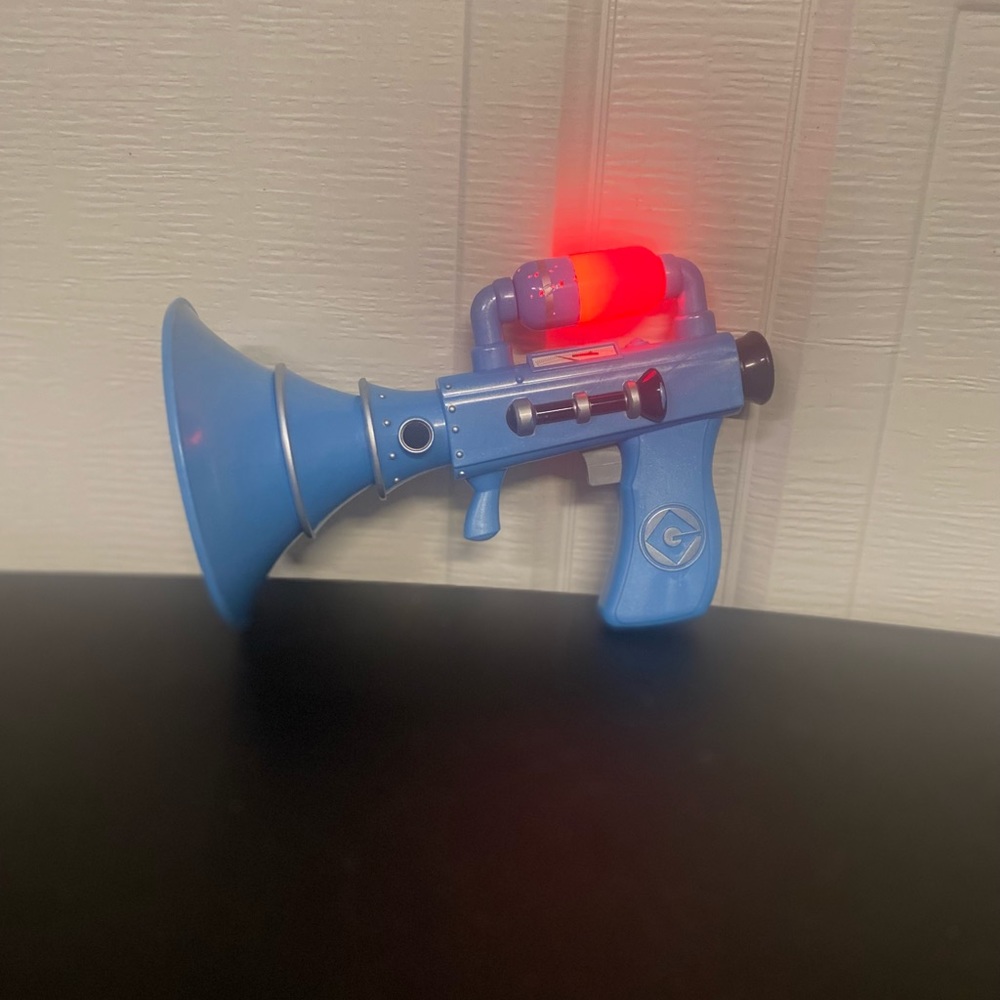 Despicable Me Minion Fart Gun Blaster w/ Lights & Sounds